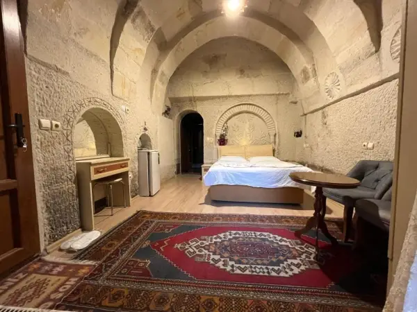 Falcon Cave Suites 7